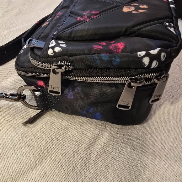 Lug Scoop NEW Black SE Crossbody Bag Paws Black NWOT 1764-A Dog Cat Puppy Kitty - Picture 4 of 16